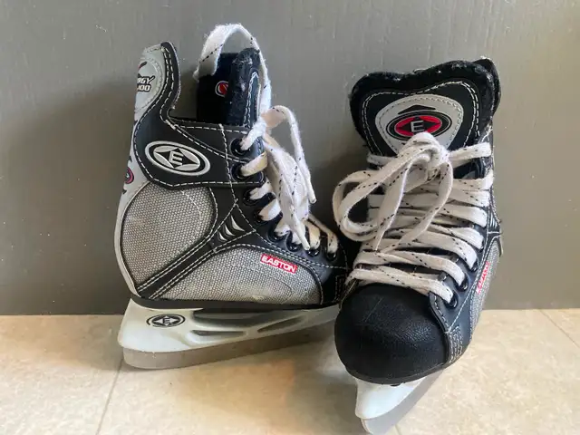 Kids Hockey Skates in Hockey in Oshawa / Durham Region - Image 3