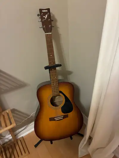 Guitare Yamaha F-310, View more