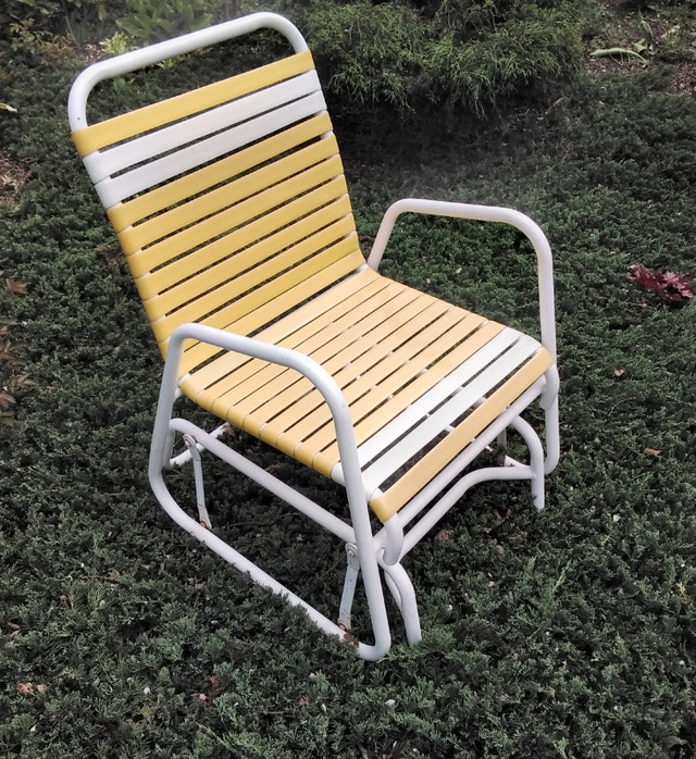 Patio Rocker and small patio table Patio & Garden Furniture Ottawa Kijiji