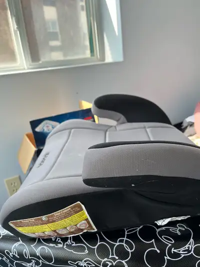 This Evenflo booster seat is designed to safely elevate your child to the proper height for using a...