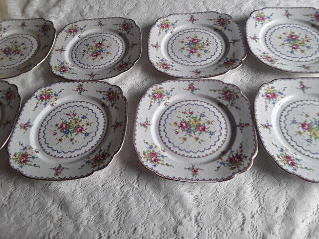 BONE CHINA DESSERT/SALAD PLATES (8)- PETITE POINT - ROYAL ALBERT in Arts & Collectibles in City of Toronto - Image 2