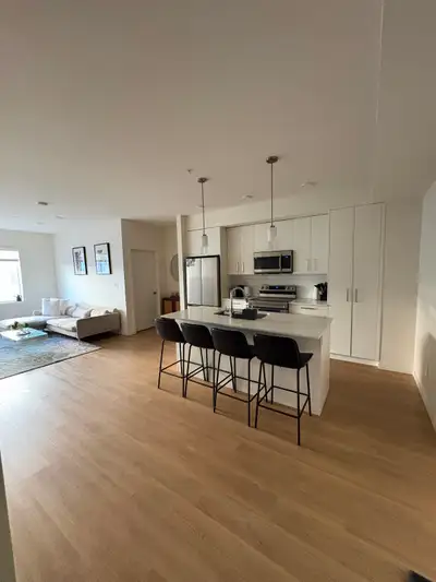 Spacious and modern 2 bedroom, 2 bathroom apartment available April 1st in the desirable Glamorgan S...