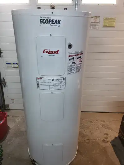 Réservoir d'eau de 60 gallons bon état 200$