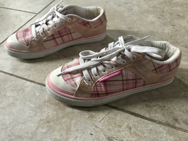 Pink plaid girls/ladies’ shoes Size 7.5 dans Femmes - Chaussures  à Guelph