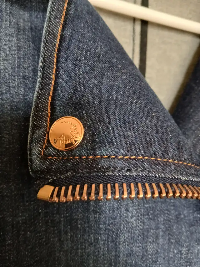ASHLEY GRAHAM X MARINA RINALDI Gold Zip Denim Jacket, Size s/m in Women's - Tops & Outerwear in City of Toronto - Image 5