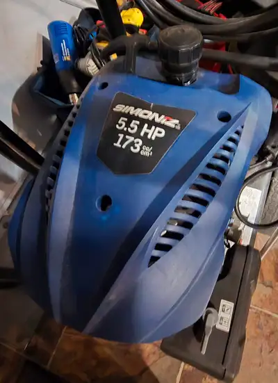 Selling gas pressure washer SIMONZ 5.5hp pushing 2700psi pressure, works great, used like 3-4 times...