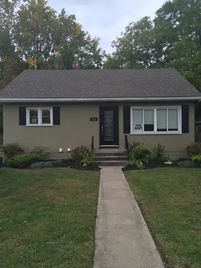 FEATURES: -2 bedrooms - 1 full bathroom -Private separate entrance -Quiet, residential neighbourhood...
