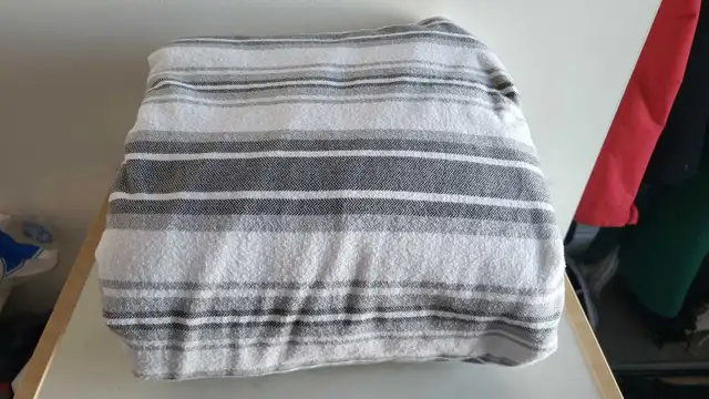 Flannel Striped King Bed Sheet Set in Bedding in Gatineau - Image 2