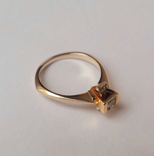 3.3 Gram 14K Gold Ring with 3 Diamonds 0.23ct Total. Appraised.  in Jewellery & Watches in Bedford - Image 3