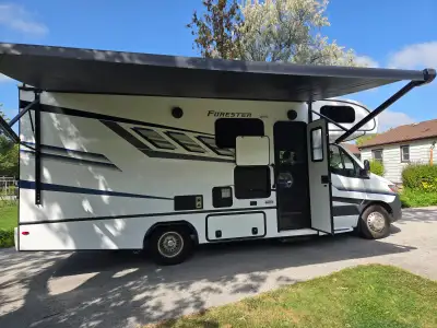 2024 Forest River 2401B / Mercedes Benz 3500 Sprinter. V 6. Diesel . 25.4' 30 Amp. 20,000 Kms. Roof...
