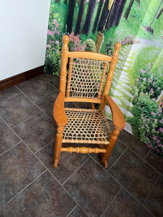 Chaise berçante  enfant en bois  dans Nourriture et chaises hautes  à Saint-Hyacinthe