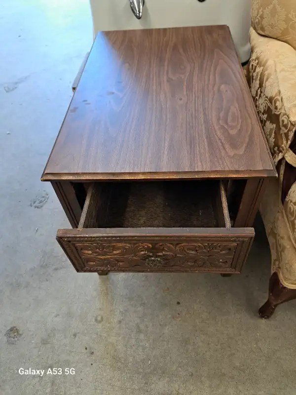 chesterfield/couch and two ends tables in Couches & Futons in Napanee - Image 5