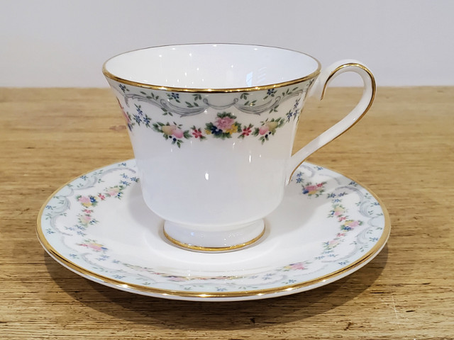 Royal Doulton Teacup & Saucer 1988 "Candice"  H5142 in Arts & Collectibles in Edmonton