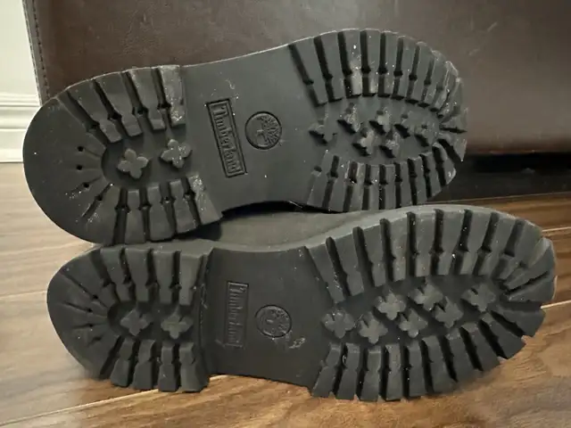 Timberland Kids Leather Boots in Men's Shoes in Oakville / Halton Region - Image 4