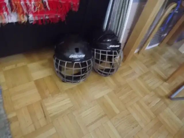 2YOUTHS-TEENS ICE HOCKEY HELMETS+FUL CAGE PROTECTION BAUER BUNDL in Hockey in City of Toronto - Image 5