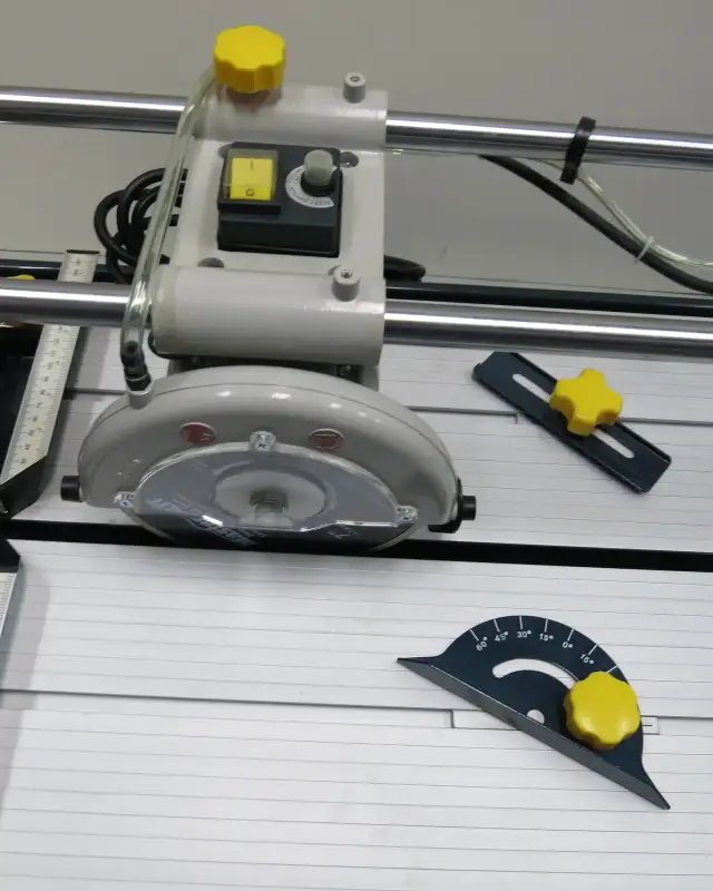 7" Mastercraft Sliding Wet Tile Saw in Power Tools in Markham / York Region - Image 4