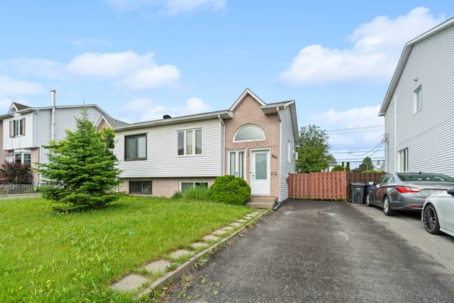 Semi-Detached Home — photo 2