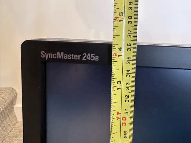 Samsung computer monitor  in Monitors in Calgary - Image 8