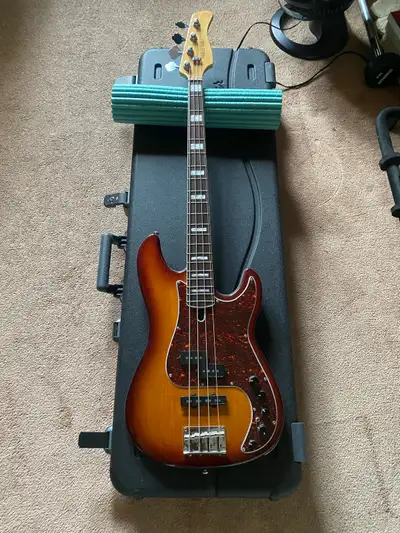 Marcus Miller P7, View more