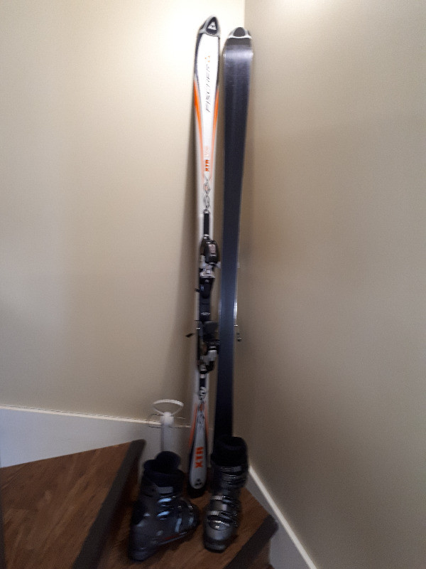 Ensemble ski alpin parabolique et bottes pour femme | Ski | Lévis | Kijiji