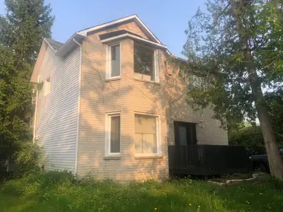 Single house in Aylmer (Wychwood). $2200/month. Available July 1 3 bedrooms and 1 bathroom. No basem...