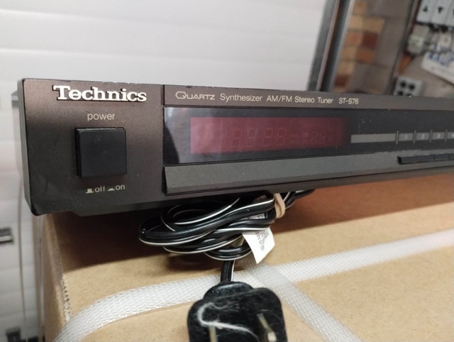 TECHNICS Quarts Synthesizer AM/FM Stereo Tuner ST-S76 in General Electronics in City of Toronto - Image 2