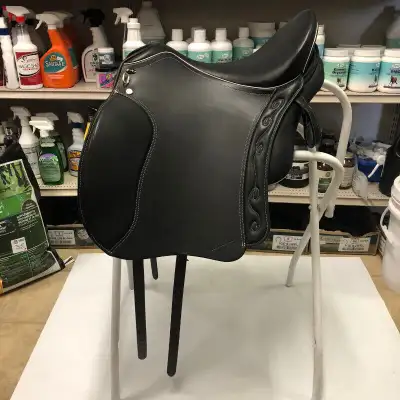 New 17 1/2" Santa Cruz Way English Trail Saddle, View more