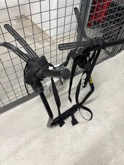 Saris Guardian trunk bike rack for 2 bikes. It is folded up in picture. CASH ONLY PICKUP ONLY YONGE/...