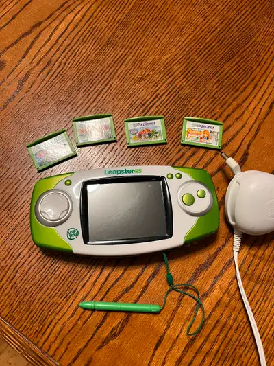 Leapster GS Handheld educational console. Built-in camera microphone & stylist full colour screen .C...