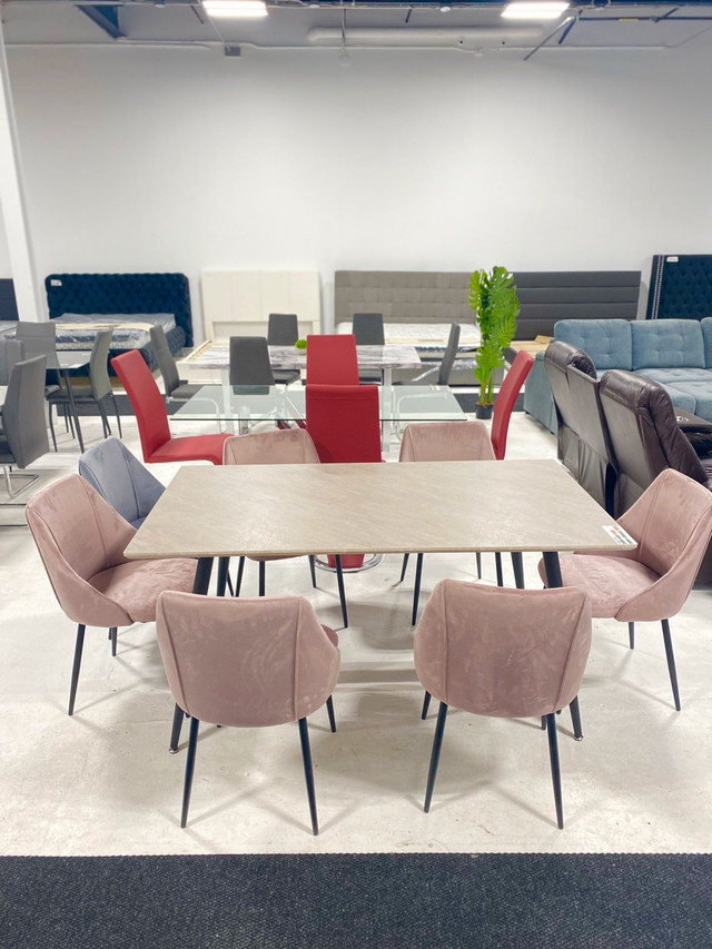 Table a manger avec chaises incluses dans Mobilier de salle à manger et cuisine  à Ville de Montréal - Image 2