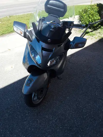 SELLING a 2009 burgman 650 executive . Bike rides beautifully and is very functional and practical w...