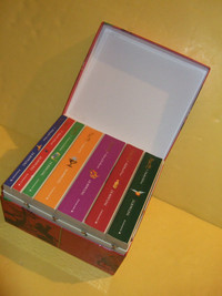 7 Volumes in BOX: Harry Potter Philosopher's Stone Bloomsbury