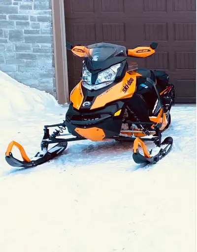 Great shape! Low km , about 6000km! Doesn’t need a thing! Comes with 2 up seat and backrest