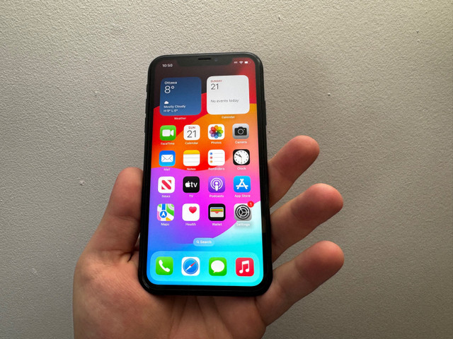 Apple iPhone XR Factory Unlocked 64GB  in Cell Phones in City of Halifax - Image 2