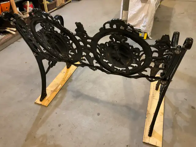 Cast iron garden bench in Patio & Garden Furniture in Barrie - Image 5
