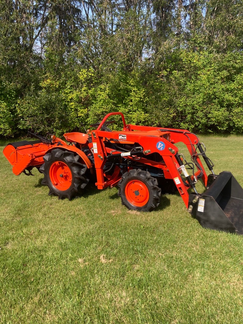 Kubota B7000 4x4 Rototiller loader tractor Farming Equipment St