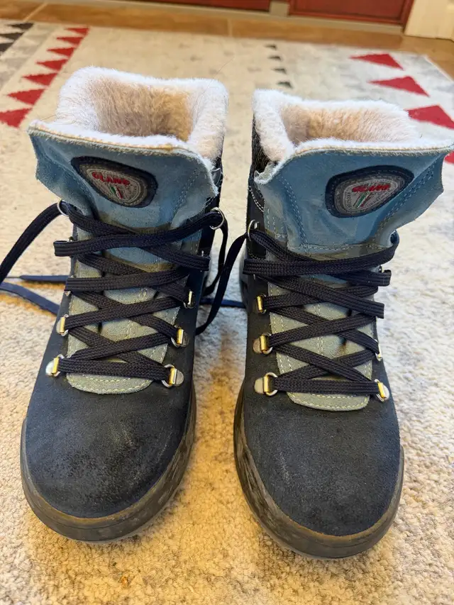 Olang women’s hiking boots in Women's - Shoes in Calgary - Image 5
