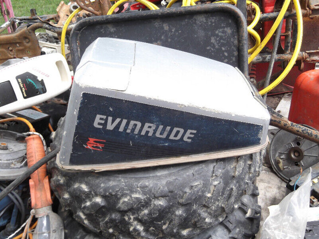 8 hp Evinrude hood in Boat Parts, Trailers & Accessories in Chatham-Kent - Image 3