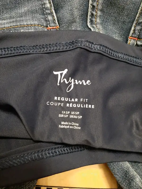 Thyme maternity jeans size small in Women's - Maternity in Markham / York Region - Image 7