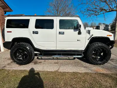 2005 HUMMER H2 6.0L V8 with 37” Open Country tires