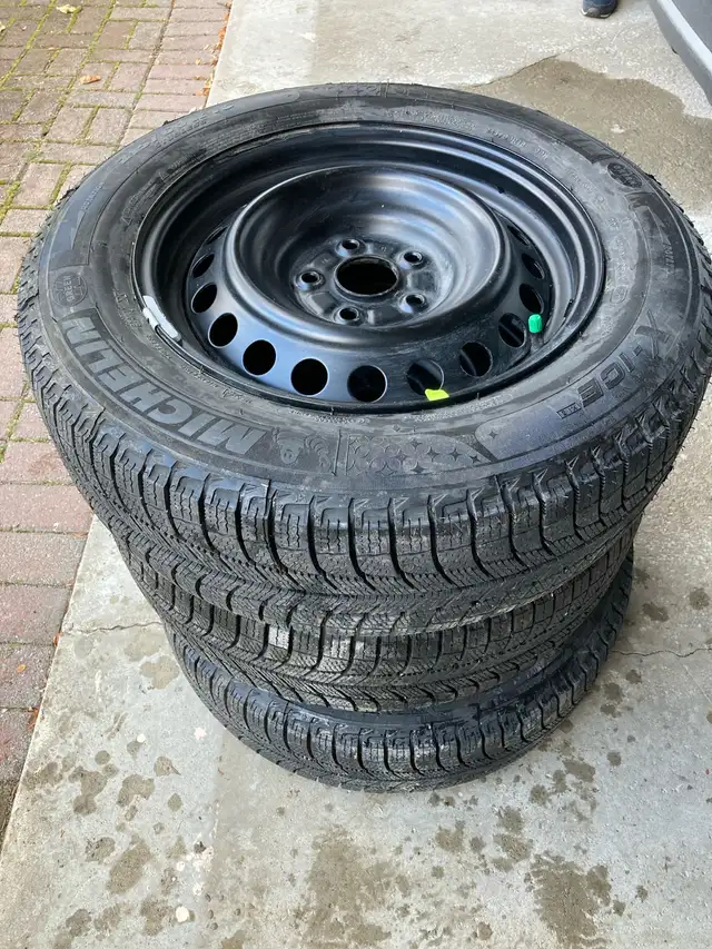 Michelin Winter Tires (Barely Used) 215/60R16 in Tires & Rims in City of Toronto - Image 3