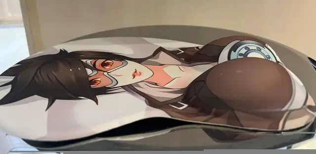 Tracer Overwatch 3D Mousepad Chest Wrist Support Wrist Rest Game in Laptop Accessories in Oakville / Halton Region - Image 4