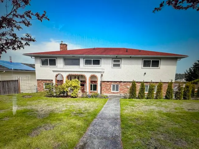 Ocean Views｜Upper Level for Rent – 4 Bed, 2 Bath in Long Term Rentals in Nanaimo - Image 2
