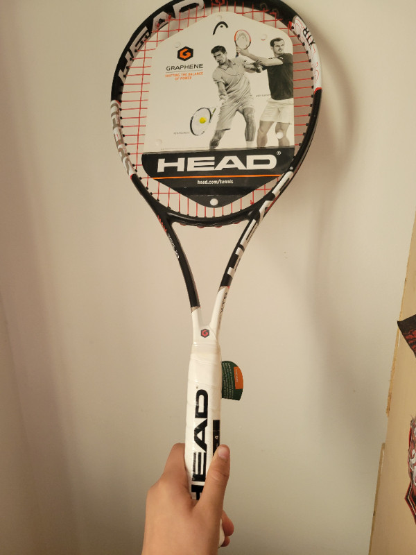 Raquette de tennis head taille 4  1/2 dans Tennis et raquettes  à Ville de Montréal