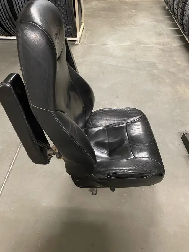 Peterbilt seat65226785772161121