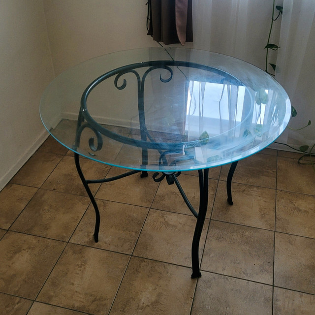Glass Dining Table in Dining Tables & Sets in Mississauga / Peel Region - Image 2