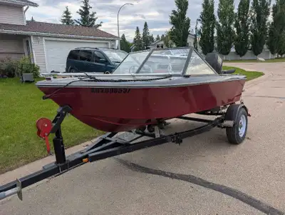 Late 1970's motor boat and newer 90's EZ loader trailer 70hp 2stroke Johnson Runs very well has 2 25...