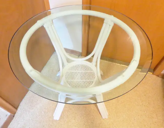 NATURAL WICKER RATTAN STAND WITH TEMPERED GLASS TABLE TOP in Dining Tables & Sets in Guelph - Image 3