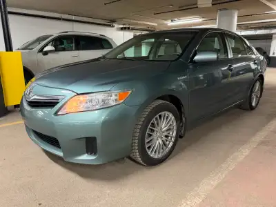 Toyota Camry Hybrid LE 2010. Very good condition. Fully loaded. Everything works. Push button start....