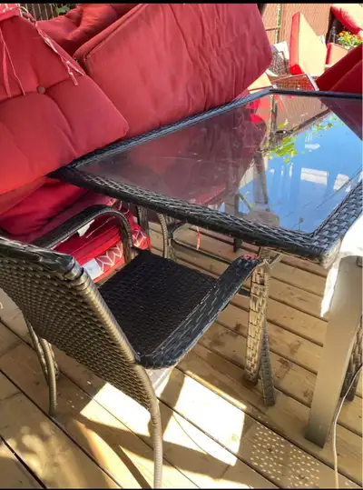 Table with 6 chairs
